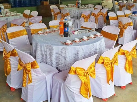 สินค้า ขาย ผ้าคลุมโต๊ะจีน-โต๊ะกลมราคาโรงงาน ขายผ้าคลุมเก้าอี้ราคาถูก ถูกงานวัดงานบุญงานเลี้ยง รับผลิตผ้าคลุมเก้าอี้สกรีนชื่อ-ราคาส่ง สำหรับโรงแรมและอีเวนต์ทุกประเภท